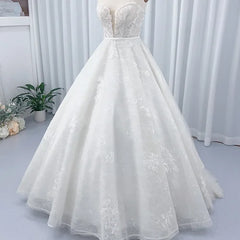Elegant Open Back Tulle Ball Gown Wedding Dress