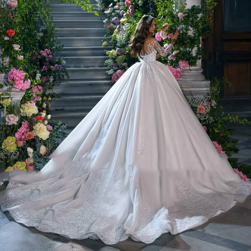 Gorgeous Appliques Chapel Wedding Dress