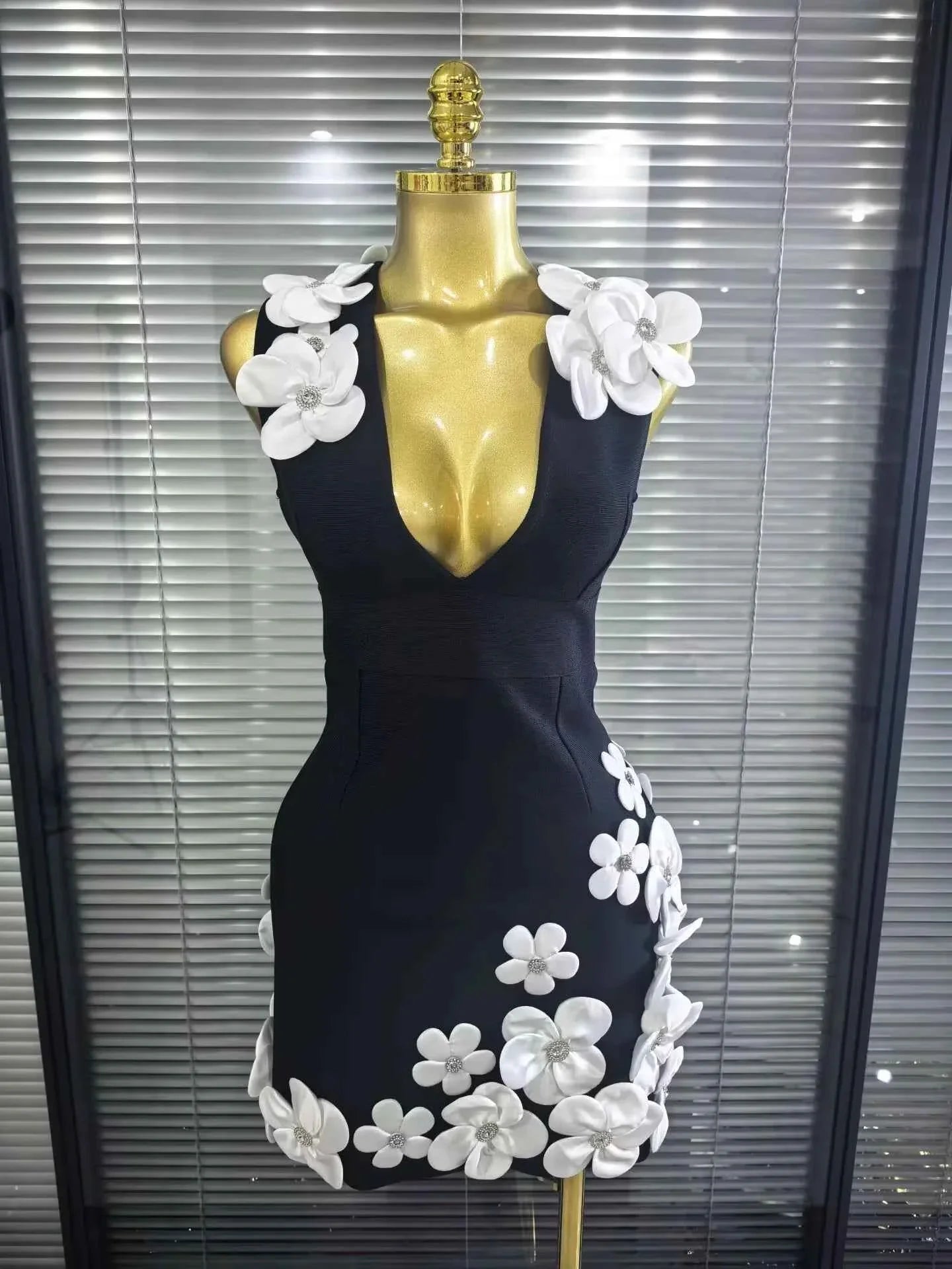 Flora Sleeveless Sexy V-Neck Florals Bodycon Mini Bandage Dress
