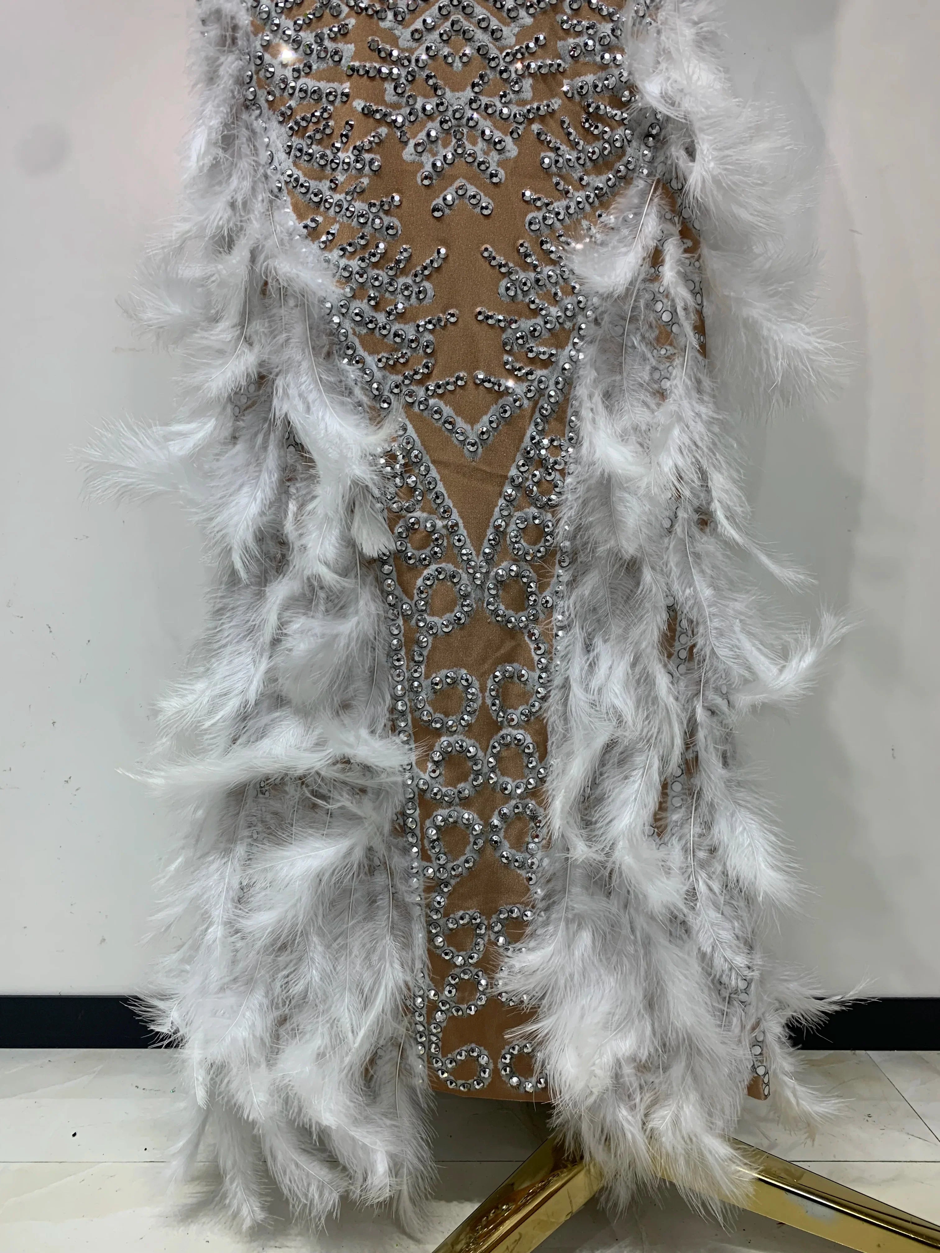 Frances Sleeveless O-Neck Sparkly Rhinestone Feather Bodycon Party Dress – Elegant Floor-Length Gown