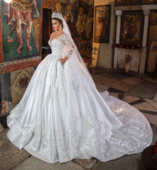 Gorgeous Lace Pearls Long Sleeves Wedding Dress