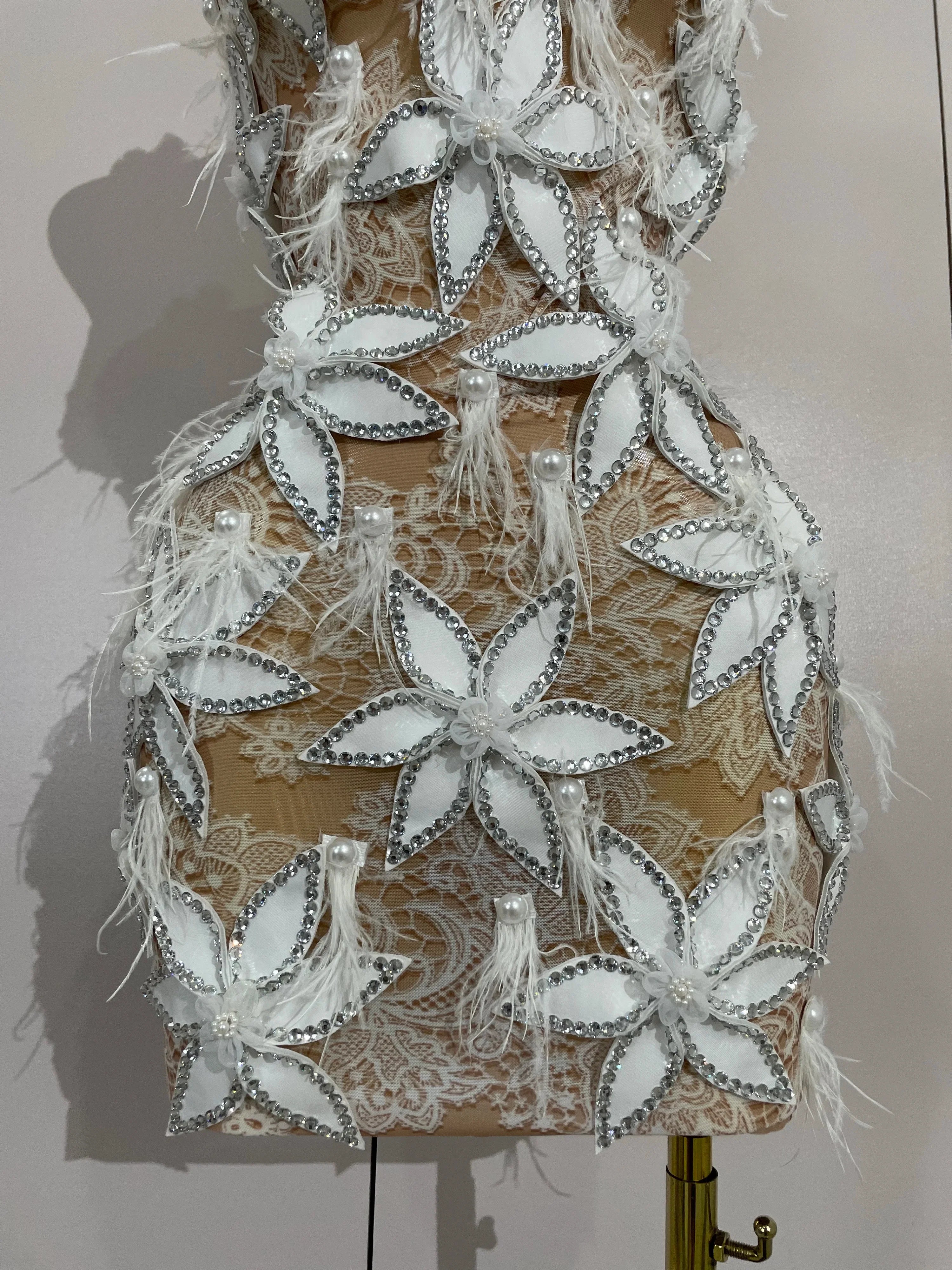 Ailaya Sexy Sparkly Diamond White Flower Feathers Mini Dress