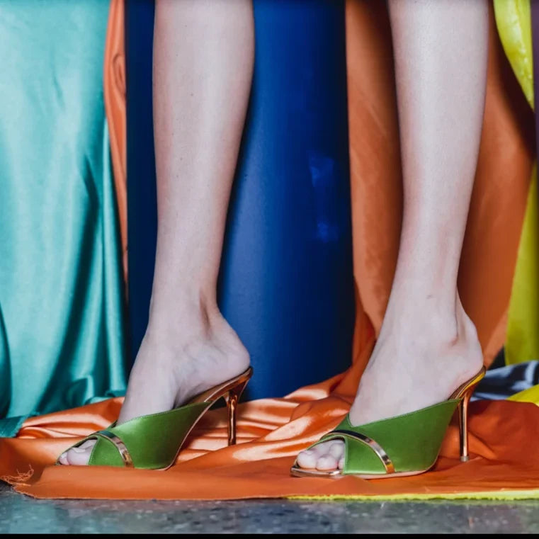 Elegant Two-Tone Satin Stiletto Mules Open Peep Toe Contrast Metallic Trim Slip-On Slide High Heels